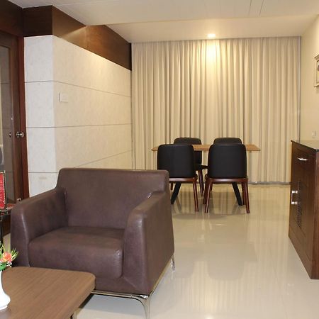 Hotel Grand Gayathri Khammam Экстерьер фото