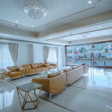 Hotel Grand Gayathri Khammam Экстерьер фото
