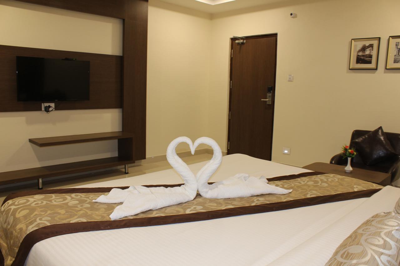 Hotel Grand Gayathri Khammam Экстерьер фото