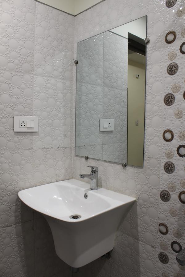 Hotel Grand Gayathri Khammam Экстерьер фото