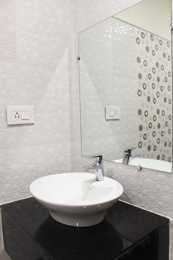 Hotel Grand Gayathri Khammam Экстерьер фото