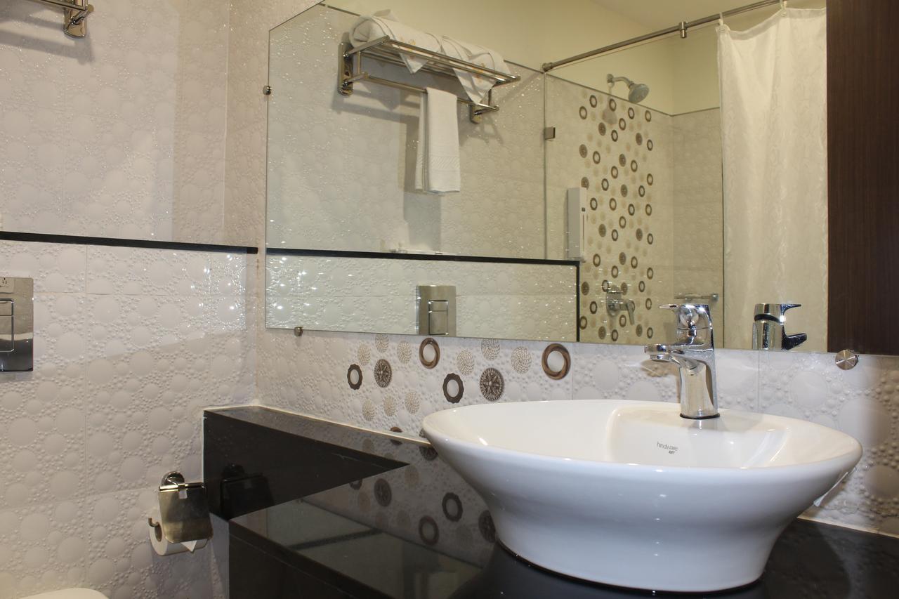 Hotel Grand Gayathri Khammam Экстерьер фото