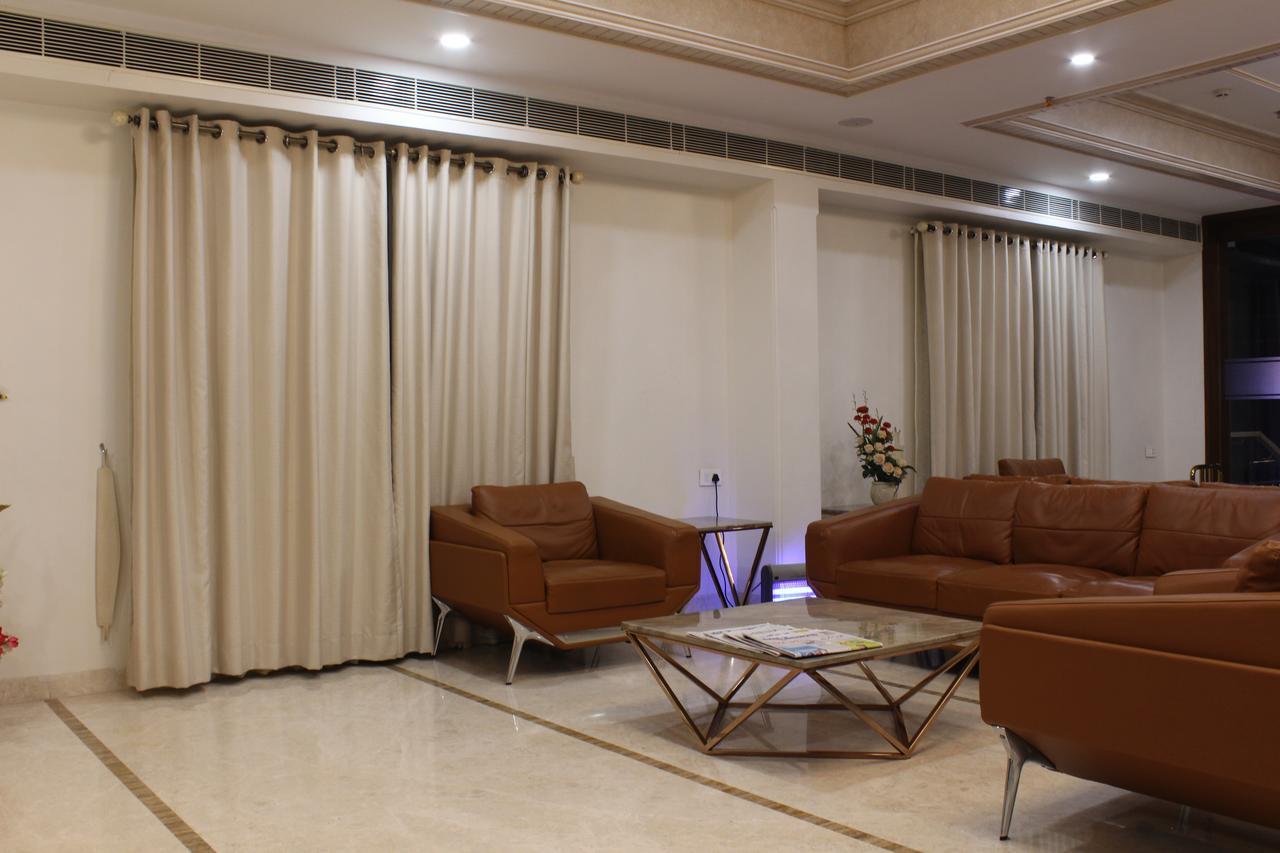 Hotel Grand Gayathri Khammam Экстерьер фото