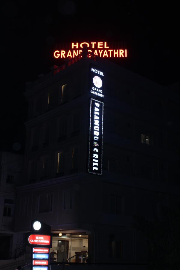 Hotel Grand Gayathri Khammam Экстерьер фото