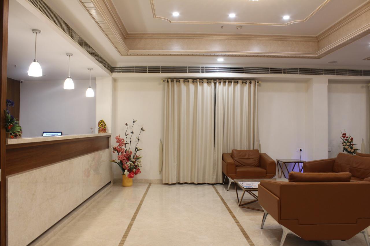 Hotel Grand Gayathri Khammam Экстерьер фото