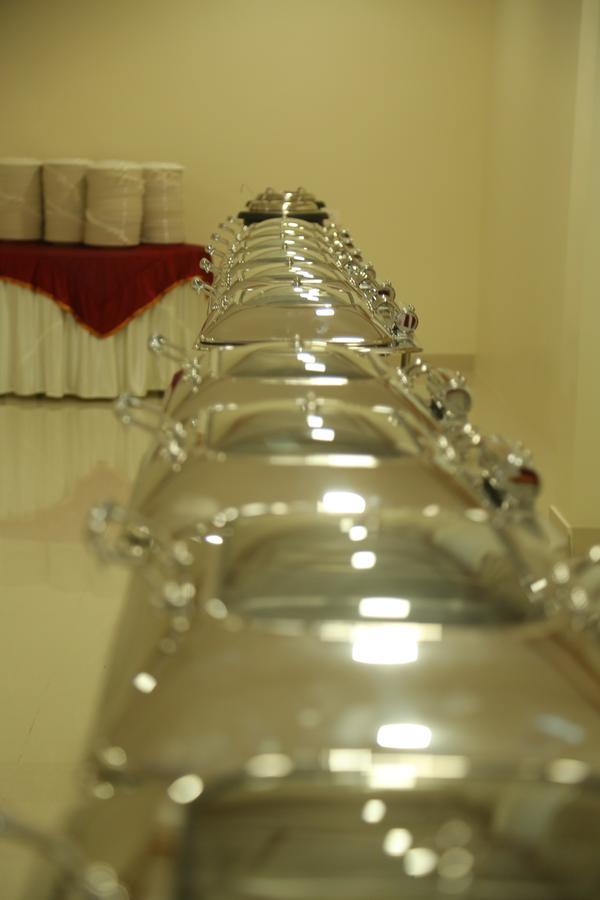 Hotel Grand Gayathri Khammam Экстерьер фото