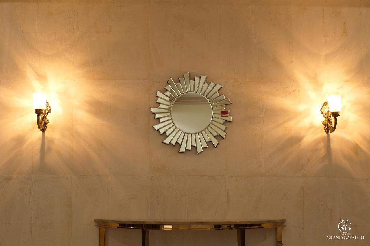Hotel Grand Gayathri Khammam Экстерьер фото