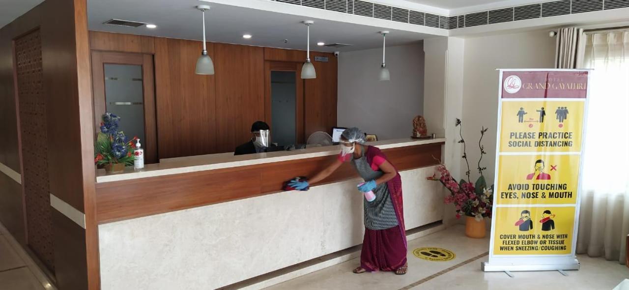 Hotel Grand Gayathri Khammam Экстерьер фото
